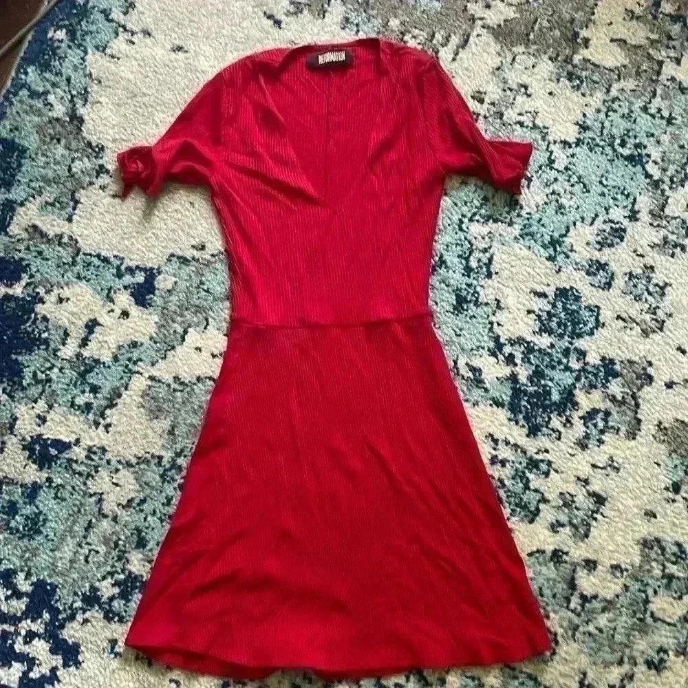 Reformation V-neck ribbed fit in flare retro sleeve dress XS